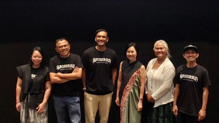 Aryo Bayu, seorang aktor yang telah mengukir berbagai peran menarik dalam karirnya, mengungkapkan pengalamannya yang istimewa ketika terlibat dalam film bisu hitam-putih yang mengesankan, “SAMSARA,” yang disutradarai oleh Garin Nugroho.