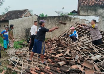 Rumah Warga Roboh karena Tua Usia