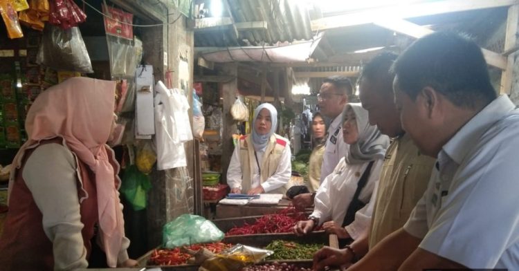 Stok Bahan Pokok di Pasar Hanura Aman, Kadis Ketapang: Harga Bawang Turun
