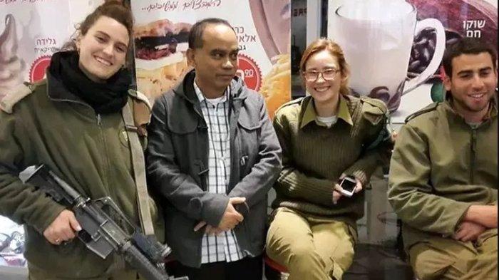 VIRAL!Beredar Foto Budi Arie Setiadi dengan Tentara Israel