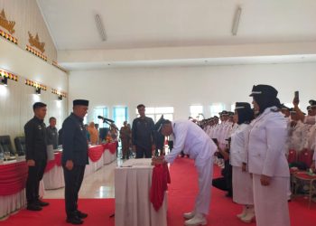 Pj. Bupati Tanggamus Kukuhkan Kepala Pekon dengan Masa Jabatan Baru