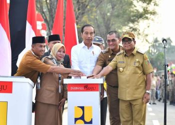 Presiden Jokowi Resmikan Jalan di Lampung Utara, Tingkatkan Mobilitas dan Ekonomi