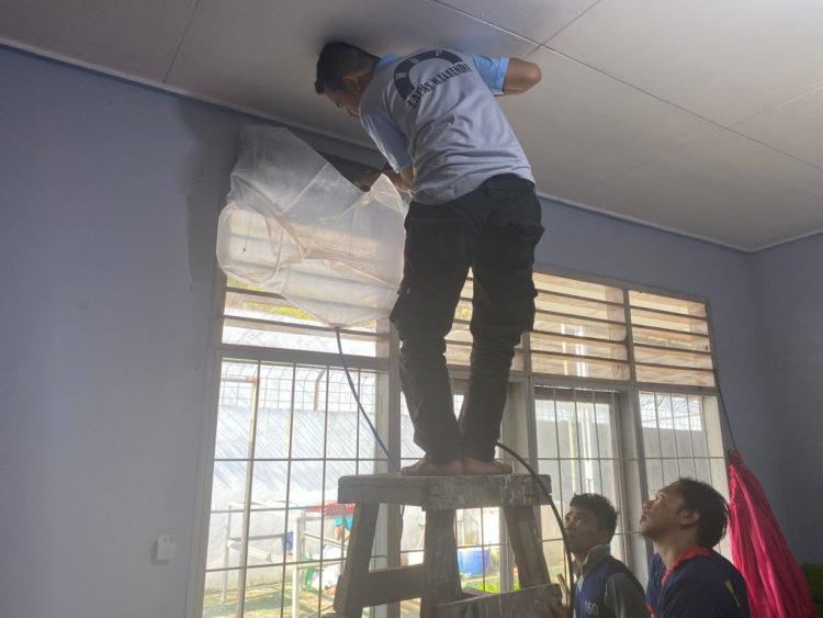 Warga Binaan Lapas Kalianda Bersihkan AC Seluruh Lapas: Keterampilan untuk Bekal Mencari Nafkah