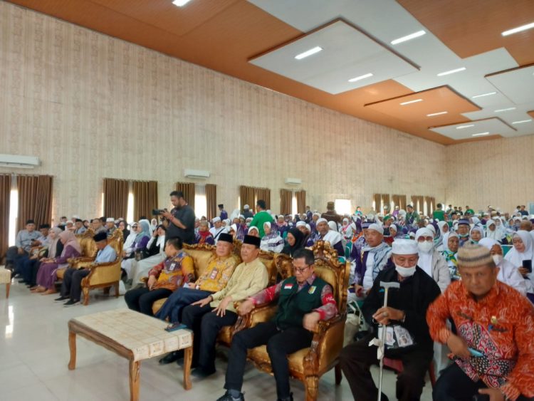 Sambut Kepulangan 227 Jamaah Haji Asal Lambar, Nukman Berharap Menjadi Haji Mabrur dan Mabruroh.
