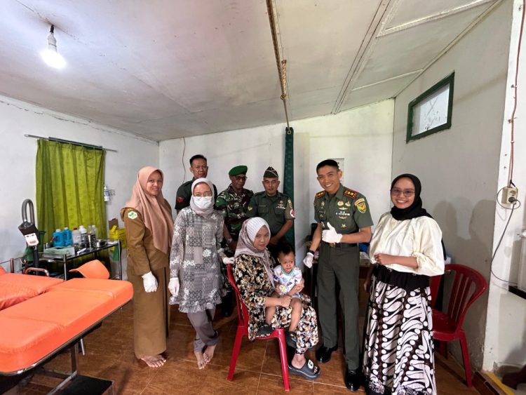 Komandan Kodim Hadiri Pekan Imunisasi Nasional Polio di Poskesdim 0422/LB.