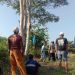 Warga dihebohkan dengan penemuan jasad seorang pria yang tergantung di pohon Sengon di area perladangan Dusun 3,