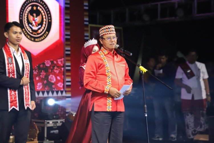 Ditandai Pemukulan Gemelan Festival Budaya Sekala Bekhak Ke X Resmi Ditutup Pj Bupati Lampung Barat.