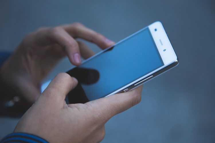 5 Cara Ubah Background Foto di Smartphone dengan Cepat dan Praktis