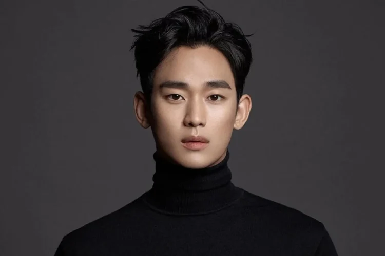 Kim Soo Hyun Dikonfirmasi Jadi Mantan Kekasih Jo Bo Ah di ‘Knock Off’, Fans Antusias Menanti
