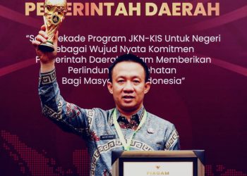 Pj. Bupati Pringsewu Raih Penghargaan Universal Health Coverage 2024