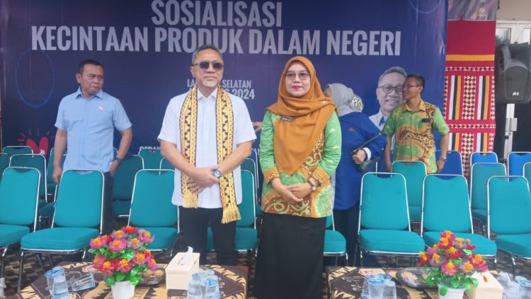 Menteri Perdagangan Zulkifli Hasan Ajak Siswa SMA Negeri 1 Kalianda Tingkatkan Percaya Diri dan Kedisiplinan