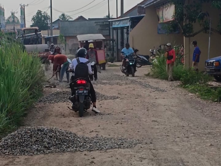 Pemda Pesawaran Tingkatkan Akses Jalan Penghubung di Way Khilau