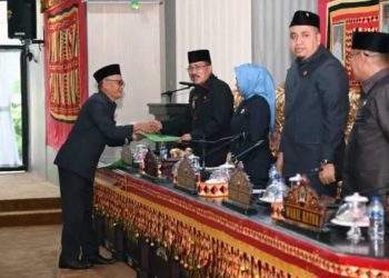 Sekda Lampung Selatan Sampaikan Raperda Insentif dan Kebijakan Investasi di Rapat Paripurna