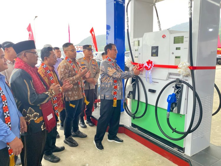 Pj. Bupati Lampung Barat Resmikan SPBU Arnata Zewin Sejati, Harapkan Peningkatan Ekonomi Masyarakat