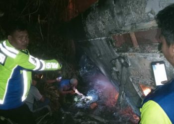 Bus Terjatuh ke Jurang dan Terbakar di Pesisir Barat, 3 Orang Tewas