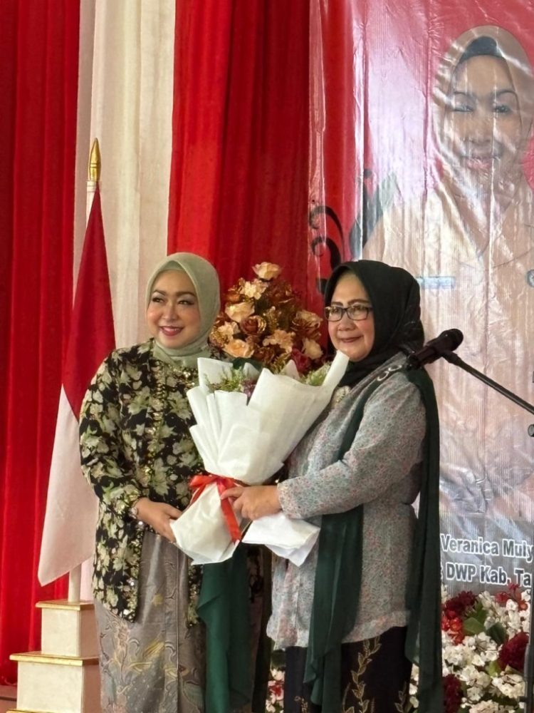 Pj. Bupati Tanggamus Hadiri Peringatan HUT Ke-25 Dharma Wanita Persatuan dan Hari Ibu ke-96