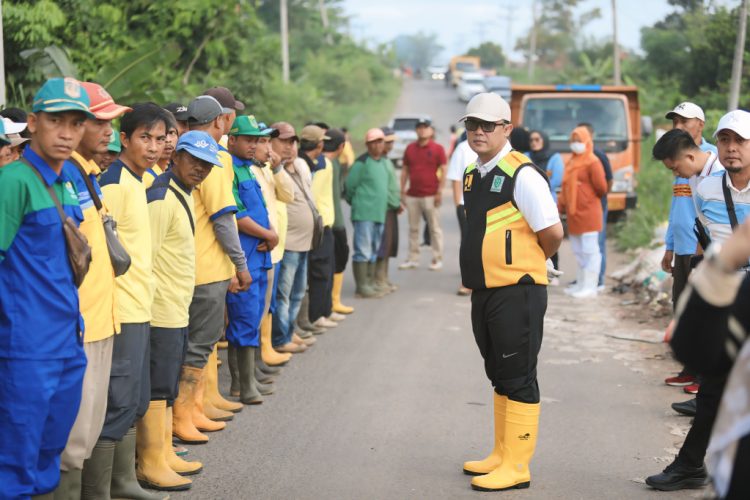 Wakil Bupati Lampung Tengah Pimpin Apel dan Aksi Bersih Lingkungan di Terbanggi Besar