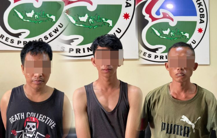 Polisi Gerebek Rumah di Pekon Margakaya, Tiga Pemuda Diamankan Terlibat Narkoba