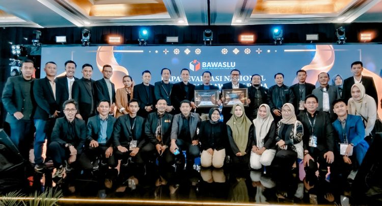 Bawaslu Lampung Raih Penghargaan Kehumasan Terbaik pada Pemilihan Serentak 2024