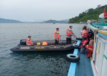 Satpolair Polres Pesawaran Imbau Waspada Cuaca Ekstrem bagi Kapal Wisata dan Nelayan
