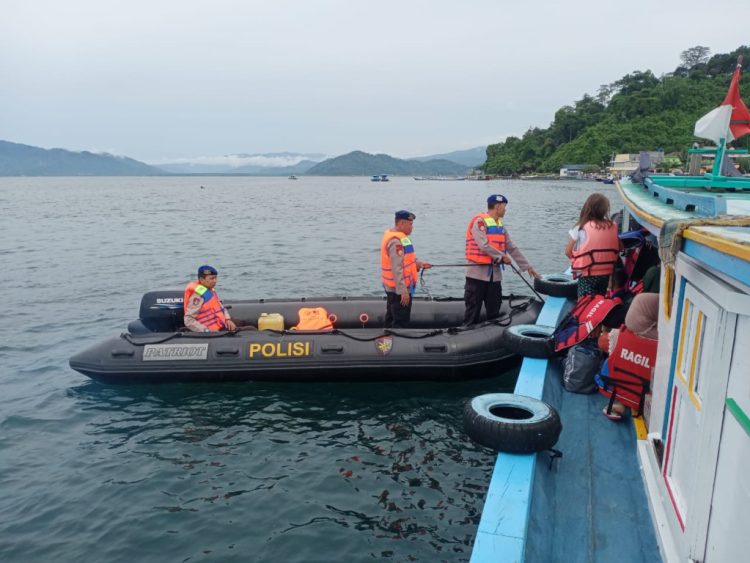 Satpolair Polres Pesawaran Imbau Waspada Cuaca Ekstrem bagi Kapal Wisata dan Nelayan