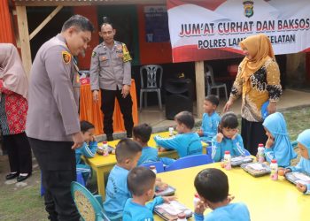Polres Lampung Selatan Gelar Program Makan Bergizi Gratis untuk Anak PAUD Mutiara Agom