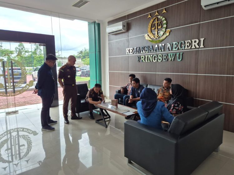 Kejari Pringsewu Terima Uang Titipan Rp140 Juta dari Tersangka R