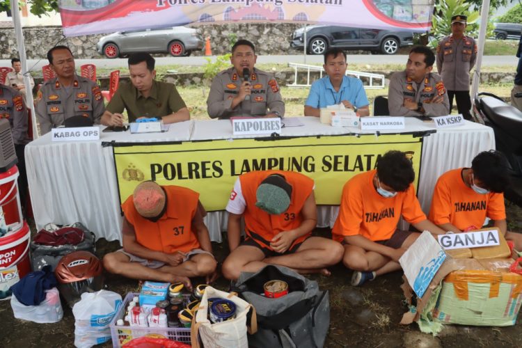 Polres Lampung Selatan Ungkap Kasus Pencurian Toko Cat Panca Warna, Dua Tersangka Ditangkap