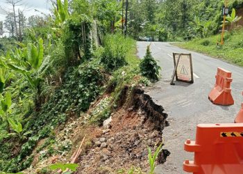 Dinas BMBK Diminta Segera Perbaiki Bahu Jalan Tergerus Longsor
