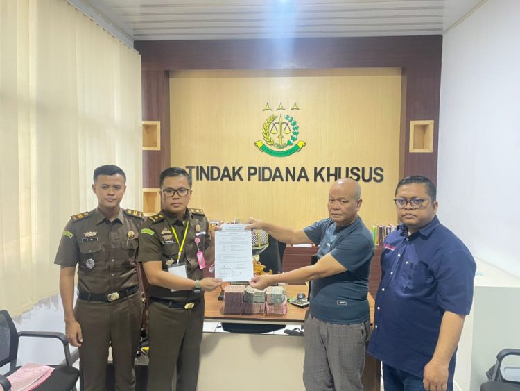 Penyidik Pidsus Kejari Lampung Barat Terima Pengembalian Kerugian Negara Rp 500 Juta dalam Kasus Korupsi Jalan Marang-Kupang Ulu