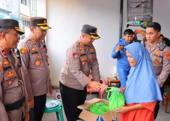 Polresta Bandar Lampung Berikan Bantuan kepada Warga Terdampak Banjir