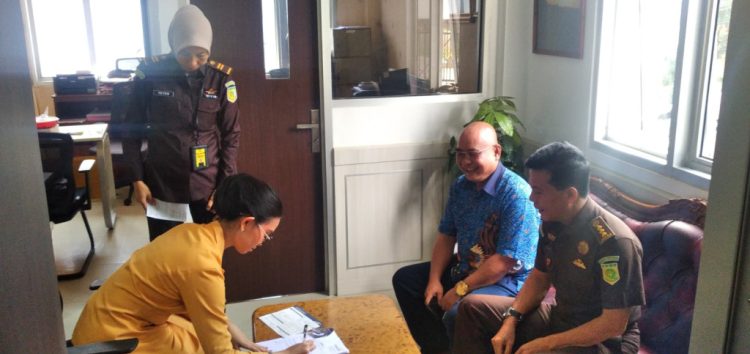 Kejati Lampung Terima Titipan Kerugian Negara Terkait Kasus di Pesisir Barat 2022