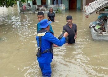 Gabungan Polairud dan Polres Lampung Selatan Evakuasi Warga Terdampak Banjir di Dusun Umbul Besar
