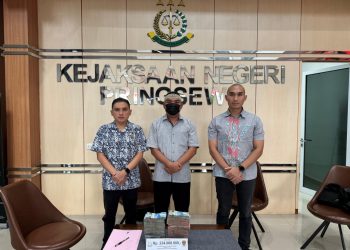 Kejari Pringsewu Terima Uang Titipan Pengembalian Kerugian Negara dalam Kasus Korupsi Dana Hibah