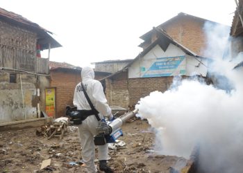 Polda Lampung Lakukan Fogging dan Edukasi Pencegahan Demam Berdarah