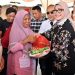 Menko Pangan Zulkifli Hasan Tinjau Banjir Lampung Selatan dan Berikan Bantuan kepada Warga Terdampak