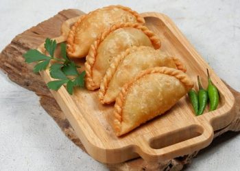 Resep Pastel Renyah dengan Isian Sayur dan Ayam