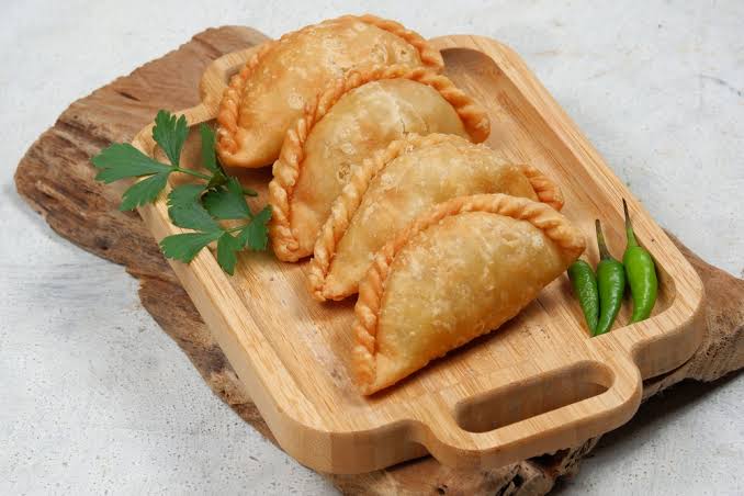 Resep Pastel Renyah dengan Isian Sayur dan Ayam