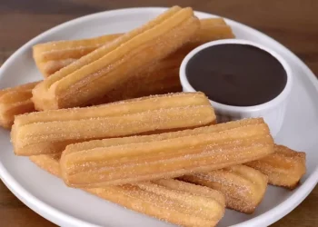 Gurihnya Renyah, Manisnya Lumer: Resep Churros yang Bikin Ketagihan!