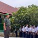 Koramil 412 Kotabumi Gelar Upacara Bendera di SMPN 7 Kotabumi untuk Dukung Gerakan Menuju Indonesia Emas 2045
