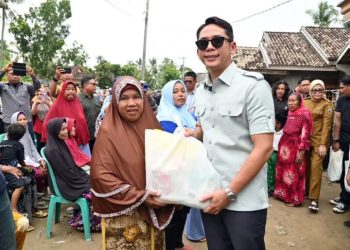 Bupati Terpilih Lampung Selatan Salurkan Bantuan untuk Korban Banjir di Sragi