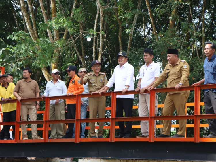 Bupati Lampung Tengah Resmikan Jembatan Pasca Bencana di Kampung Terbanggi Besar
