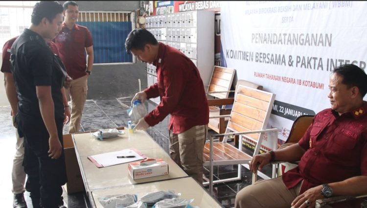 Cegah Peredaran Narkoba, Rutan Kotabumi Gelar Tes Urine Mendadak untuk Napi dan Pegawai