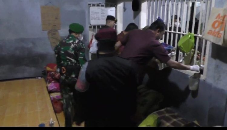 Razia Gabungan di Lapas Kotabumi, Handphone dan Barang Terlarang Ditemukan