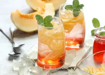 Es Blewah Segar dengan Sirup Melon: Pelepas Dahaga yang Sempurna di Cuaca Panas