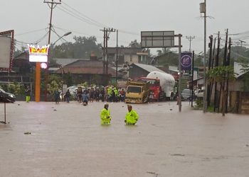 Banjir Pesawaran Lumpuhkan Jalinbar, Kemacetan Mengular Puluhan Kilometer