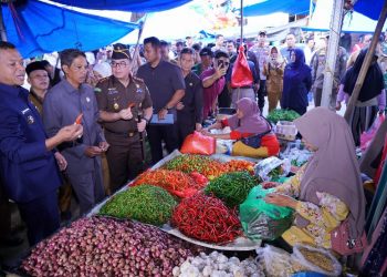 Jelang Idulfitri, Bupati Pringsewu Pastikan Stok Bahan Pokok di Pasar Banyumas Aman