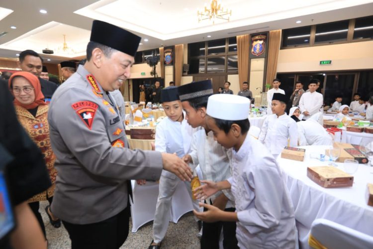 Kapolri Gelar Buka Puasa Bersama dan Berbagi Takjil, Perkuat Sinergi dengan Media dan Masyarakat