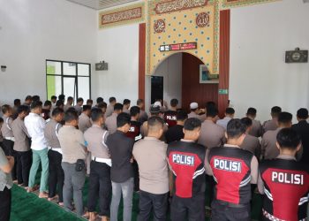 Polres Pringsewu Gelar Sholat Gaib untuk Tiga Polisi yang Gugur Saat Bertugas