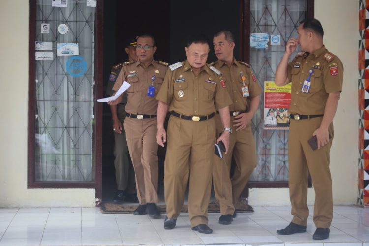 Pastikan Kedisiplinan ASN, Wabup Mad Hasnurin Lakukan Sidak ke OPD
